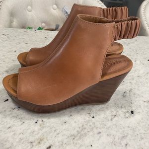 Kenneth Cole wedges